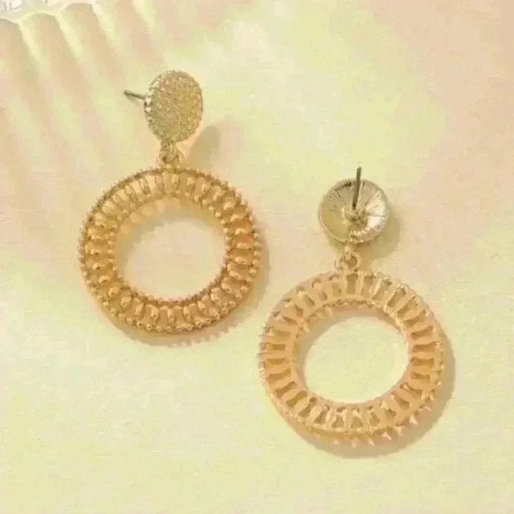 New Gold Tone Circle Statement Earrings - Picture 4 of 4